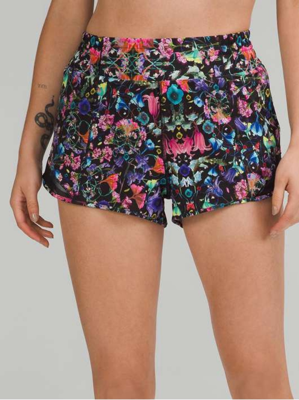 Lululemon hotty hot shorts 2.5”
